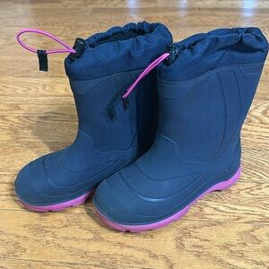 Kamik kids size 3 snow boots
